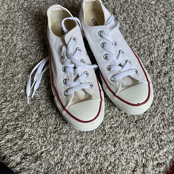 White converse - Picture 3 of 6